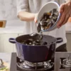 Garnek z pokrywką DUKA BJORN 4200 ml granatowy żeliwo